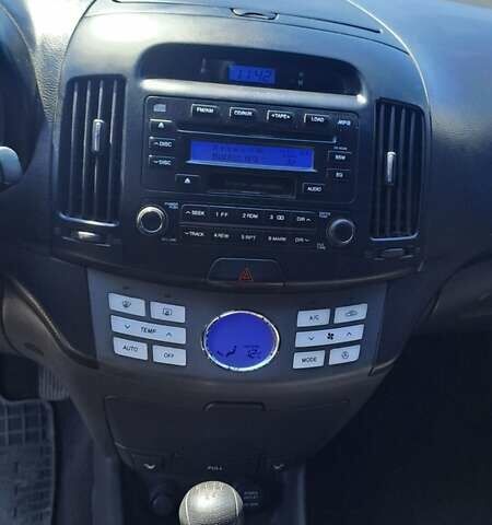 Черный Хендай Элантра, объемом двигателя 1.59 л и пробегом 255 тыс. км за 5000 $, фото 5 на Automoto.ua