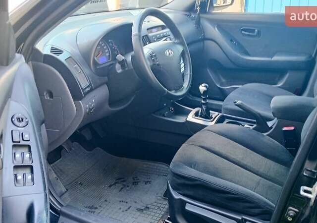 Черный Хендай Элантра, объемом двигателя 1.59 л и пробегом 184 тыс. км за 4975 $, фото 4 на Automoto.ua