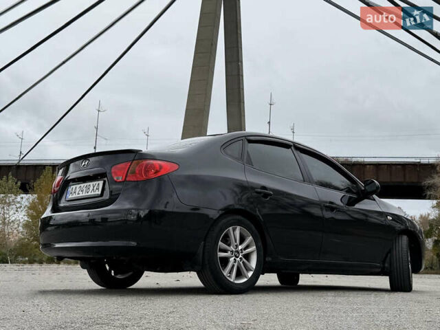 Чорний Хендай Елантра, об'ємом двигуна 2 л та пробігом 240 тис. км за 7850 $, фото 3 на Automoto.ua