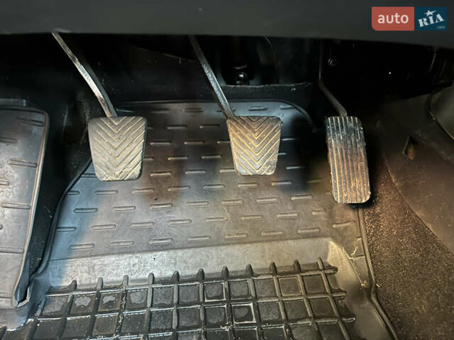 Черный Хендай Элантра, объемом двигателя 1.59 л и пробегом 240 тыс. км за 6257 $, фото 15 на Automoto.ua