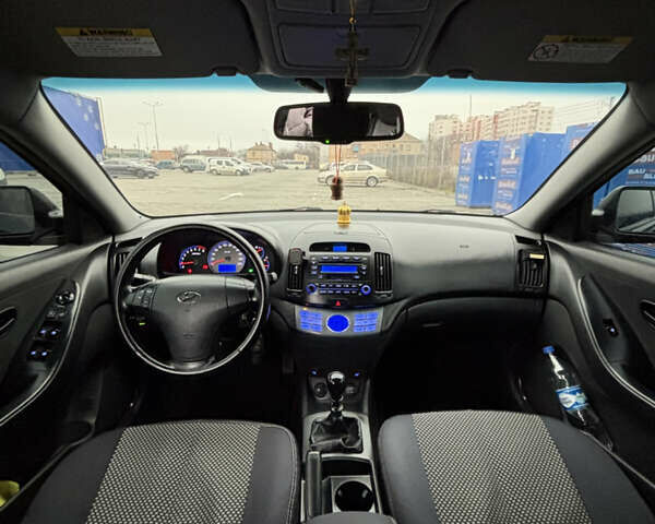Чорний Хендай Елантра, об'ємом двигуна 1.59 л та пробігом 193 тис. км за 4900 $, фото 14 на Automoto.ua