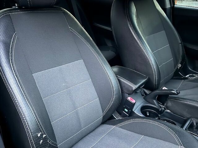 Черный Хендай Элантра, объемом двигателя 1.6 л и пробегом 261 тыс. км за 4799 $, фото 8 на Automoto.ua