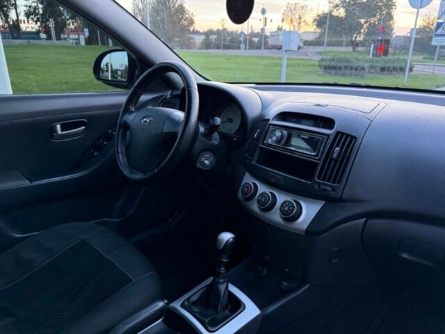 Черный Хендай Элантра, объемом двигателя 1.6 л и пробегом 150 тыс. км за 6500 $, фото 8 на Automoto.ua