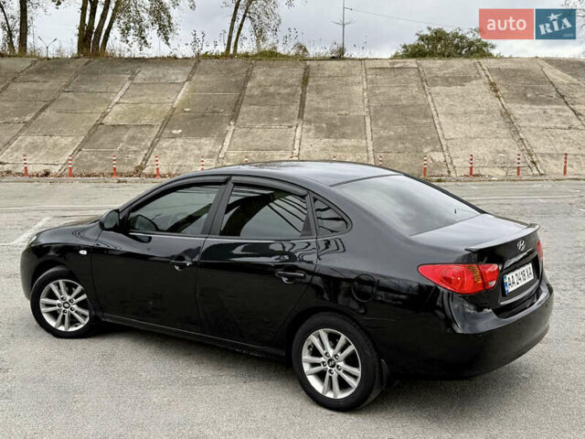 Чорний Хендай Елантра, об'ємом двигуна 2 л та пробігом 240 тис. км за 7850 $, фото 6 на Automoto.ua