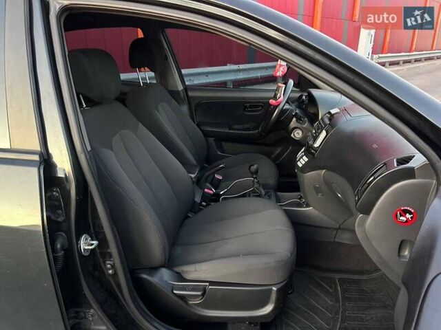 Чорний Хендай Елантра, об'ємом двигуна 1.59 л та пробігом 310 тис. км за 5290 $, фото 11 на Automoto.ua