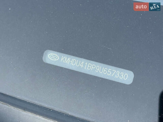 Чорний Хендай Елантра, об'ємом двигуна 1.6 л та пробігом 197 тис. км за 6500 $, фото 3 на Automoto.ua