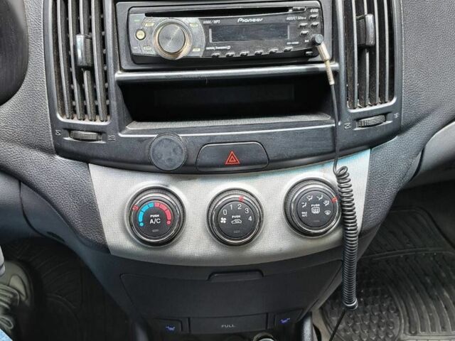 Хендай Элантра 2008 в Хмельницком на Automoto.ua Черный Хендай Элантра, объемом двигателя 1.6 л и пробегом 150 тыс. км за 5700 $, фото 5 на Automoto.ua