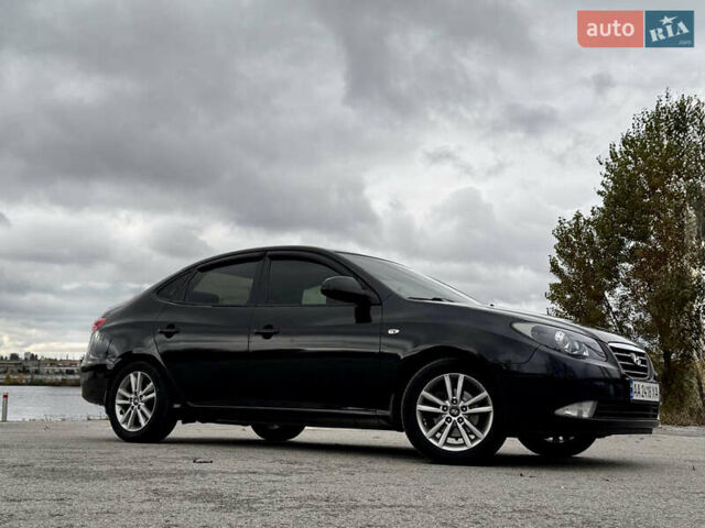 Чорний Хендай Елантра, об'ємом двигуна 2 л та пробігом 240 тис. км за 7850 $, фото 2 на Automoto.ua