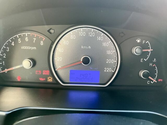 Черный Хендай Элантра, объемом двигателя 1.6 л и пробегом 240 тыс. км за 6411 $, фото 6 на Automoto.ua