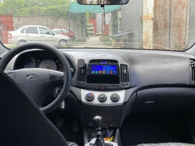 Черный Хендай Элантра, объемом двигателя 1.6 л и пробегом 163 тыс. км за 6700 $, фото 8 на Automoto.ua