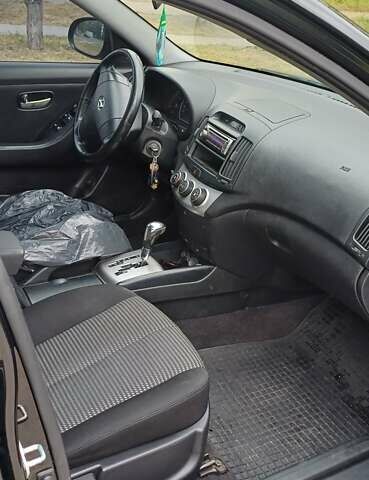 Хендай Элантра 2010 в Днепре (Днепропетровске) на Automoto.ua Черный Хендай Элантра, объемом двигателя 1.98 л и пробегом 220 тыс. км за 7000 $, фото 5 на Automoto.ua