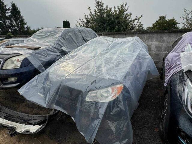 Черный Хендай Элантра, объемом двигателя 1.6 л и пробегом 160 тыс. км за 2000 $, фото 4 на Automoto.ua