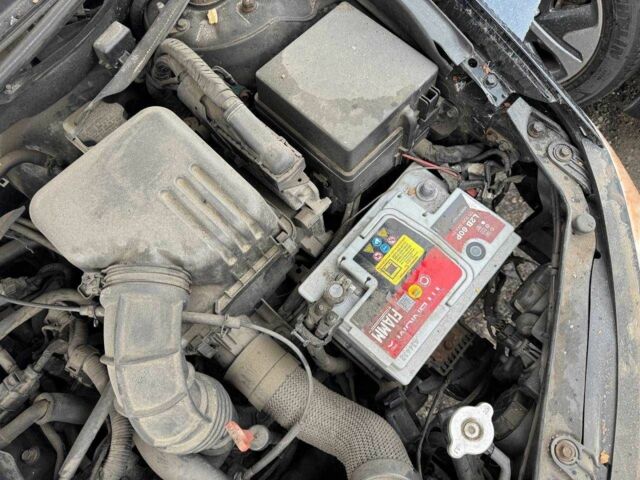 Черный Хендай Элантра, объемом двигателя 1.6 л и пробегом 160 тыс. км за 2000 $, фото 3 на Automoto.ua