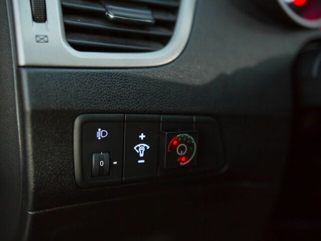 Черный Хендай Элантра, объемом двигателя 1.6 л и пробегом 149 тыс. км за 8350 $, фото 19 на Automoto.ua