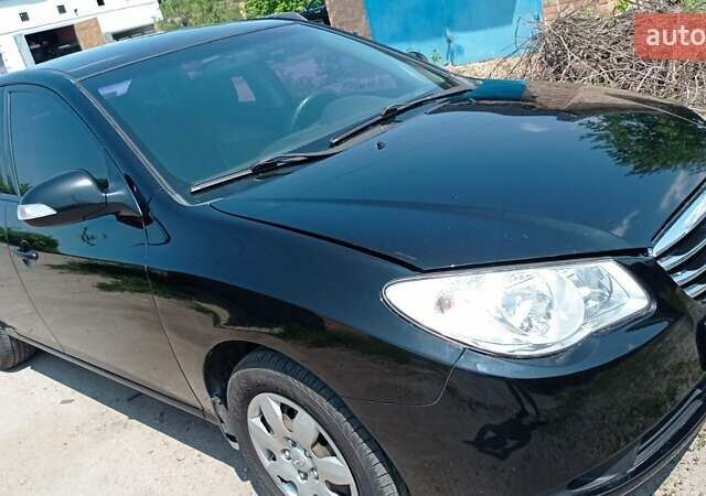 Черный Хендай Элантра, объемом двигателя 1.6 л и пробегом 260 тыс. км за 5300 $, фото 2 на Automoto.ua