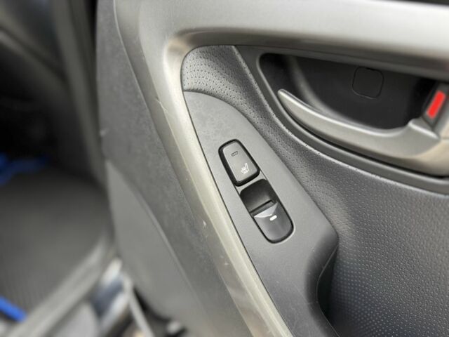 Черный Хендай Элантра, объемом двигателя 1.8 л и пробегом 203 тыс. км за 8850 $, фото 23 на Automoto.ua