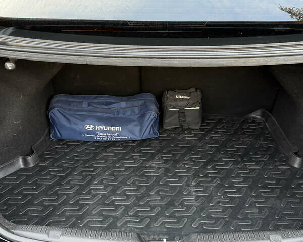 Черный Хендай Элантра, объемом двигателя 1.8 л и пробегом 150 тыс. км за 9100 $, фото 21 на Automoto.ua