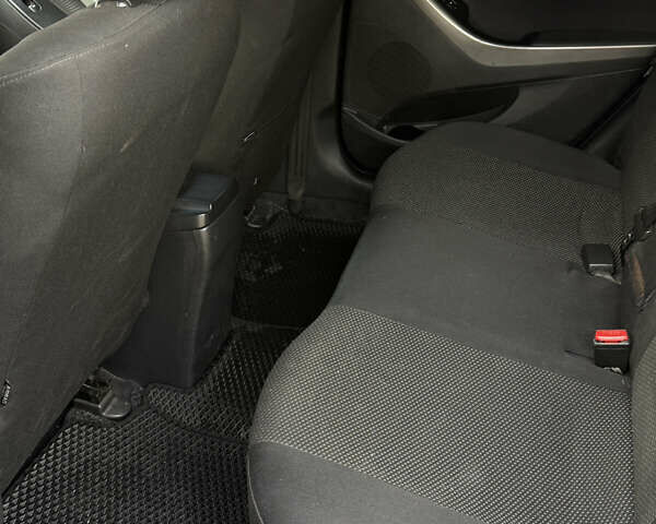 Черный Хендай Элантра, объемом двигателя 1.8 л и пробегом 150 тыс. км за 9100 $, фото 20 на Automoto.ua