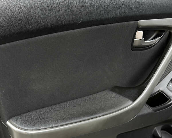 Черный Хендай Элантра, объемом двигателя 1.8 л и пробегом 150 тыс. км за 9100 $, фото 11 на Automoto.ua