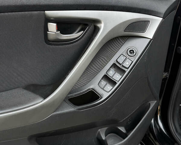 Черный Хендай Элантра, объемом двигателя 1.8 л и пробегом 150 тыс. км за 9100 $, фото 18 на Automoto.ua