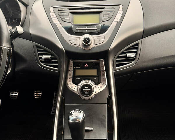 Черный Хендай Элантра, объемом двигателя 1.8 л и пробегом 130 тыс. км за 7300 $, фото 12 на Automoto.ua