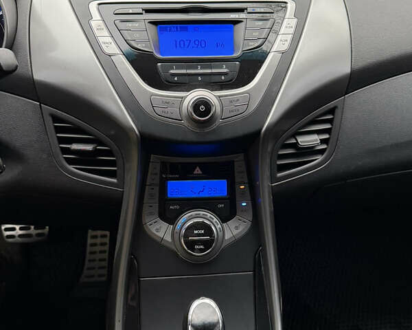 Черный Хендай Элантра, объемом двигателя 1.8 л и пробегом 140 тыс. км за 10900 $, фото 3 на Automoto.ua