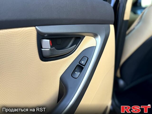 Черный Хендай Элантра, объемом двигателя 1.8 л и пробегом 150 тыс. км за 9300 $, фото 6 на Automoto.ua