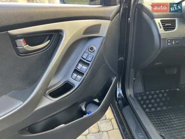 Черный Хендай Элантра, объемом двигателя 1.59 л и пробегом 203 тыс. км за 7300 $, фото 22 на Automoto.ua