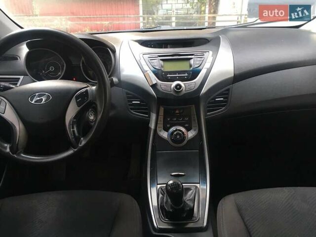 Черный Хендай Элантра, объемом двигателя 1.59 л и пробегом 399 тыс. км за 6850 $, фото 4 на Automoto.ua
