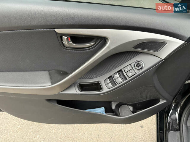 Черный Хендай Элантра, объемом двигателя 1.8 л и пробегом 140 тыс. км за 10900 $, фото 6 на Automoto.ua