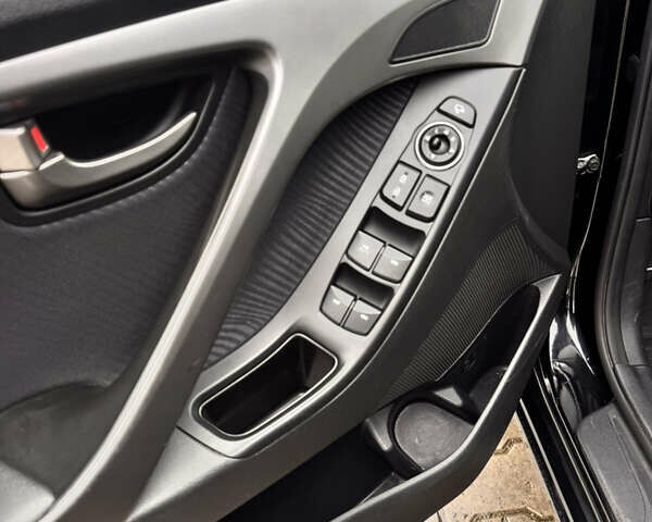 Черный Хендай Элантра, объемом двигателя 1.8 л и пробегом 130 тыс. км за 7300 $, фото 13 на Automoto.ua