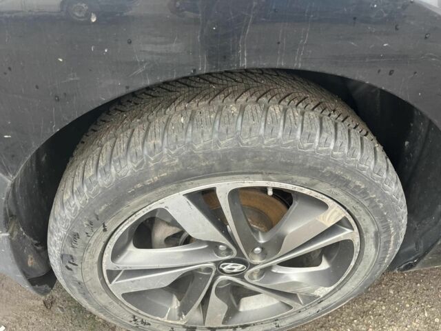 Черный Хендай Элантра, объемом двигателя 1.8 л и пробегом 170 тыс. км за 3500 $, фото 3 на Automoto.ua