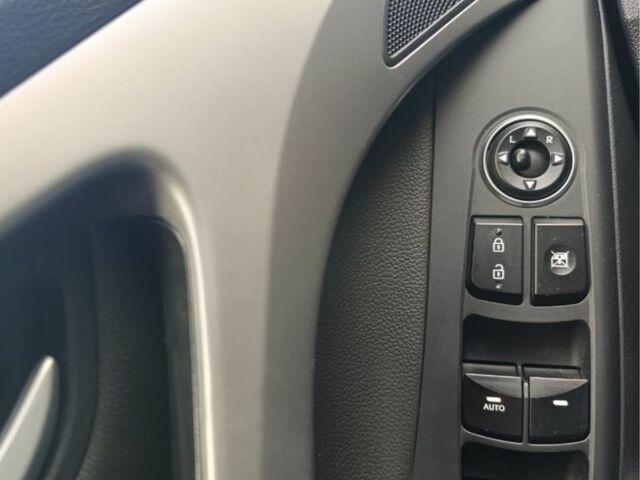 Черный Хендай Элантра, объемом двигателя 2 л и пробегом 93 тыс. км за 10600 $, фото 13 на Automoto.ua