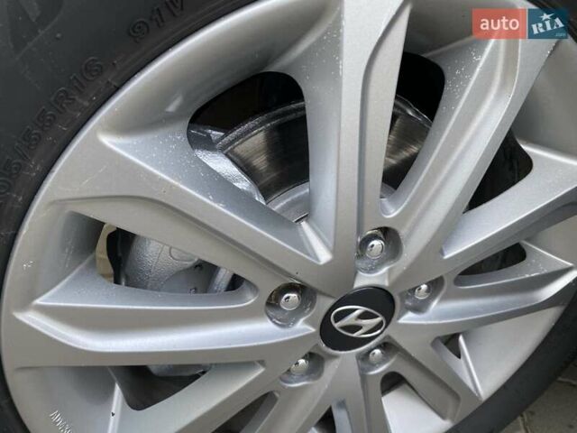 Чорний Хендай Елантра, об'ємом двигуна 1.8 л та пробігом 180 тис. км за 10250 $, фото 62 на Automoto.ua