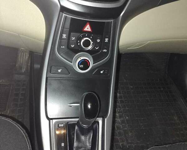 Черный Хендай Элантра, объемом двигателя 1.8 л и пробегом 209 тыс. км за 8300 $, фото 15 на Automoto.ua