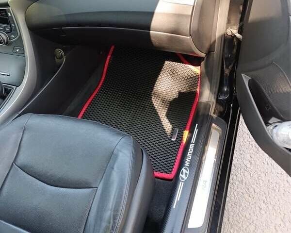 Черный Хендай Элантра, объемом двигателя 2 л и пробегом 93 тыс. км за 10600 $, фото 6 на Automoto.ua