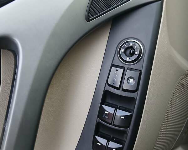 Черный Хендай Элантра, объемом двигателя 1.8 л и пробегом 268 тыс. км за 8500 $, фото 12 на Automoto.ua