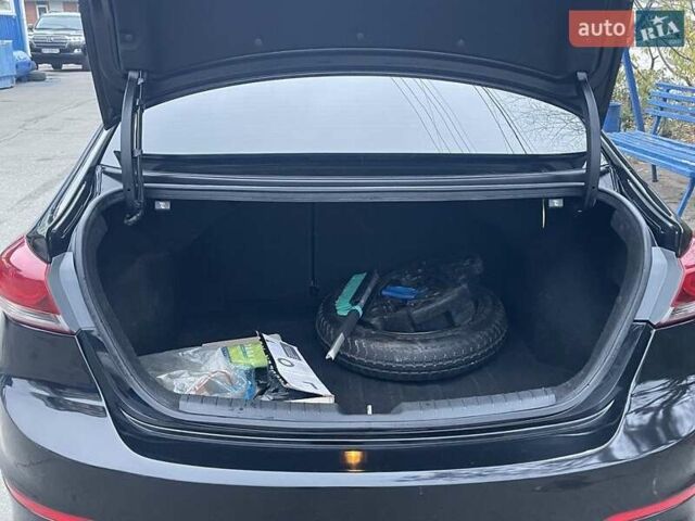 Черный Хендай Элантра, объемом двигателя 2 л и пробегом 232 тыс. км за 9200 $, фото 6 на Automoto.ua