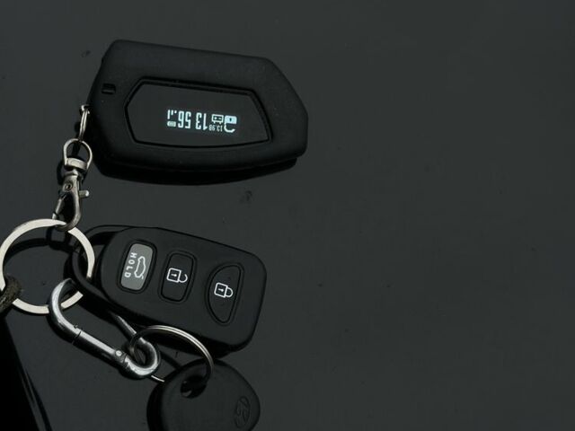 Черный Хендай Элантра, объемом двигателя 1.8 л и пробегом 200 тыс. км за 9500 $, фото 21 на Automoto.ua