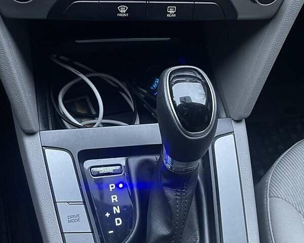 Черный Хендай Элантра, объемом двигателя 2 л и пробегом 232 тыс. км за 9200 $, фото 9 на Automoto.ua