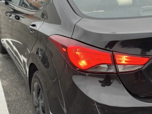 Черный Хендай Элантра, объемом двигателя 1.8 л и пробегом 200 тыс. км за 9500 $, фото 10 на Automoto.ua