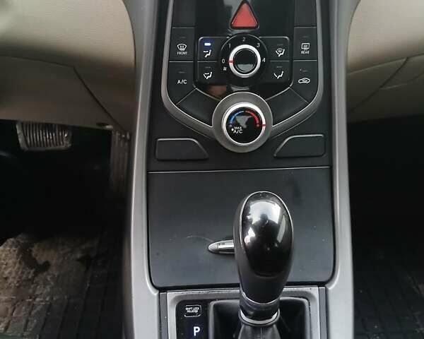 Черный Хендай Элантра, объемом двигателя 1.8 л и пробегом 268 тыс. км за 8500 $, фото 11 на Automoto.ua