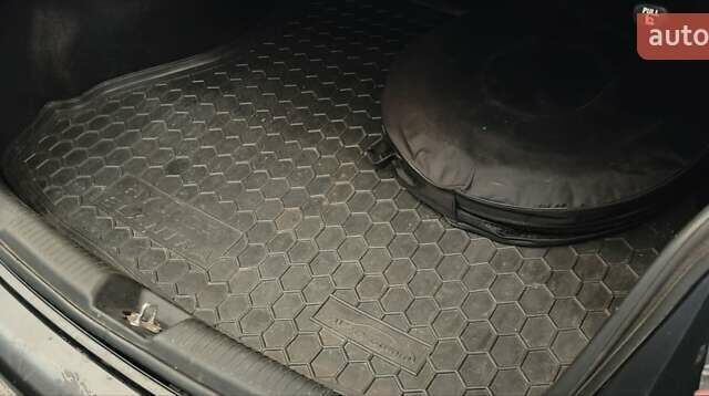 Черный Хендай Элантра, объемом двигателя 1.8 л и пробегом 250 тыс. км за 8500 $, фото 4 на Automoto.ua