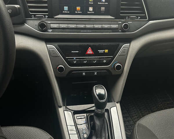 Чорний Хендай Елантра, об'ємом двигуна 2 л та пробігом 150 тис. км за 11200 $, фото 5 на Automoto.ua