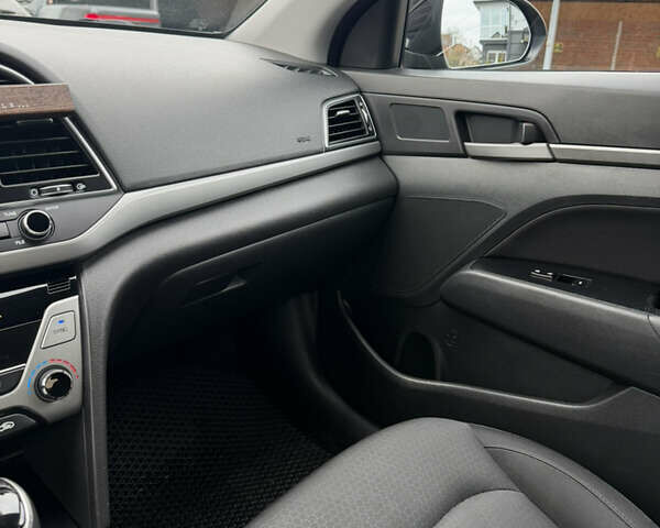 Черный Хендай Элантра, объемом двигателя 2 л и пробегом 182 тыс. км за 12700 $, фото 17 на Automoto.ua