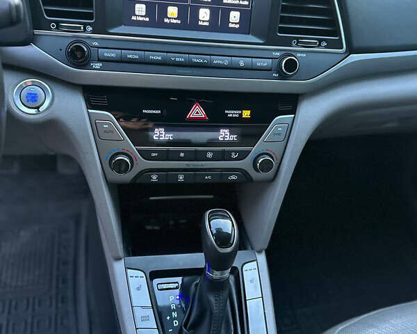 Черный Хендай Элантра, объемом двигателя 2 л и пробегом 130 тыс. км за 12000 $, фото 13 на Automoto.ua