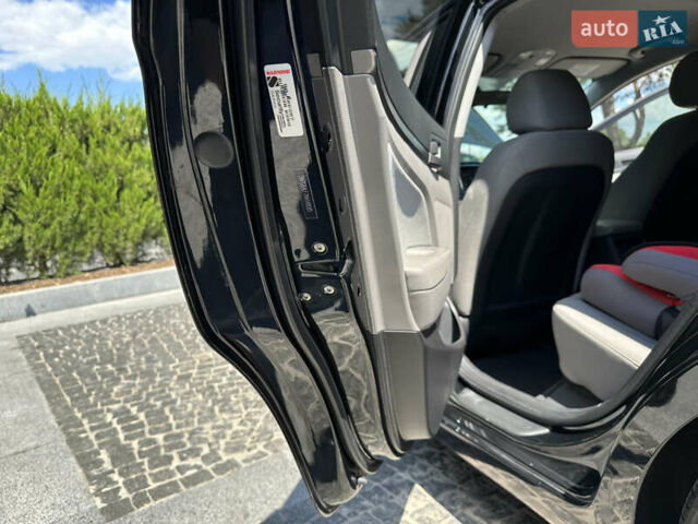 Черный Хендай Элантра, объемом двигателя 2 л и пробегом 160 тыс. км за 13500 $, фото 8 на Automoto.ua