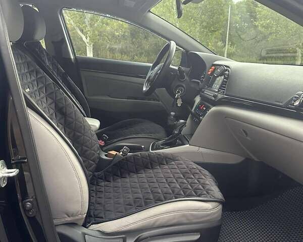 Черный Хендай Элантра, объемом двигателя 2 л и пробегом 169 тыс. км за 11500 $, фото 5 на Automoto.ua