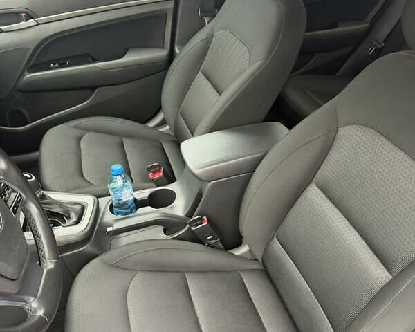 Черный Хендай Элантра, объемом двигателя 2 л и пробегом 182 тыс. км за 12700 $, фото 18 на Automoto.ua