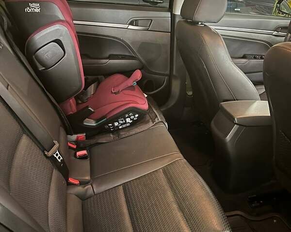 Черный Хендай Элантра, объемом двигателя 2 л и пробегом 99 тыс. км за 13000 $, фото 6 на Automoto.ua